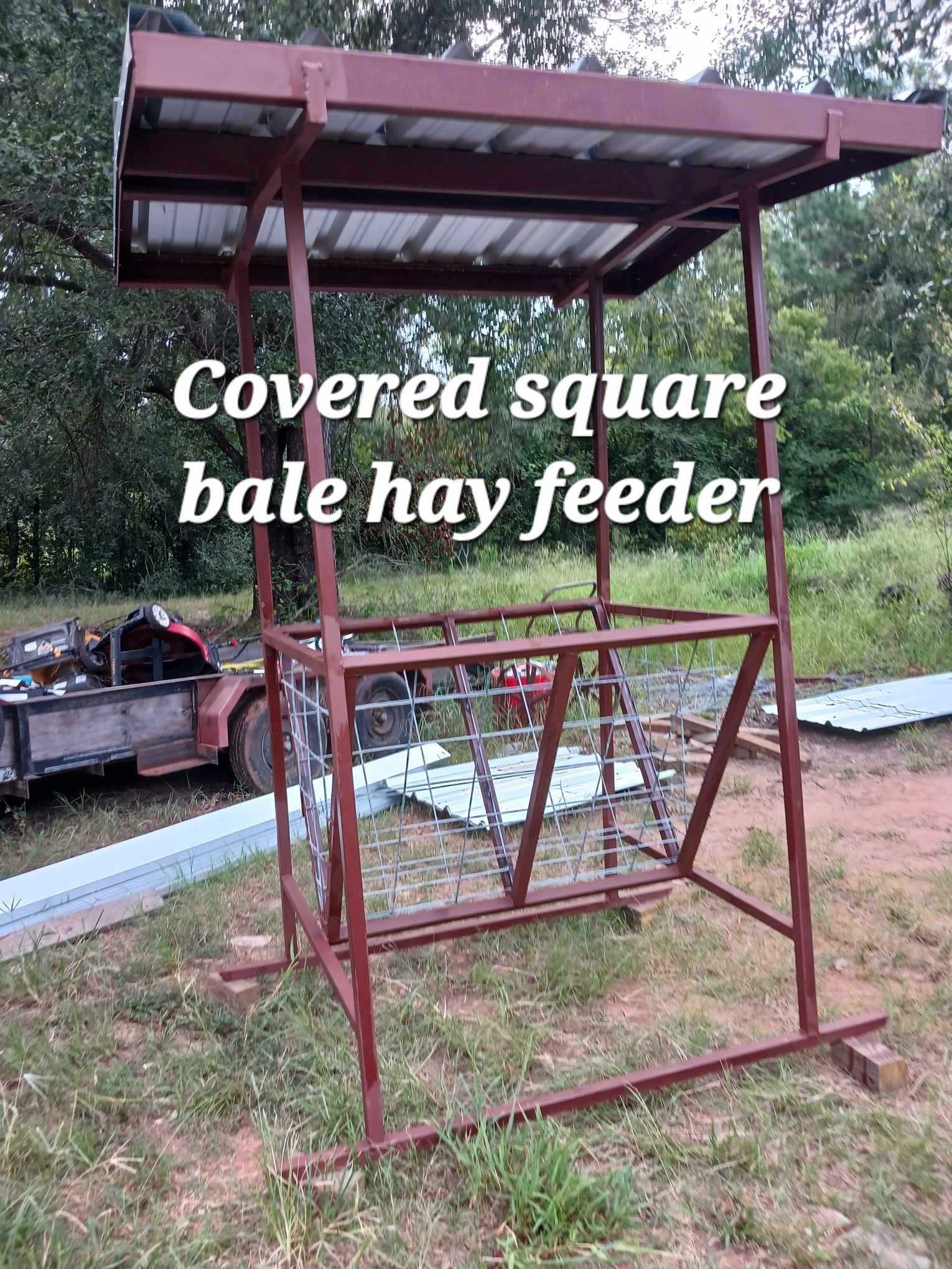 Covered square bale hay feeder