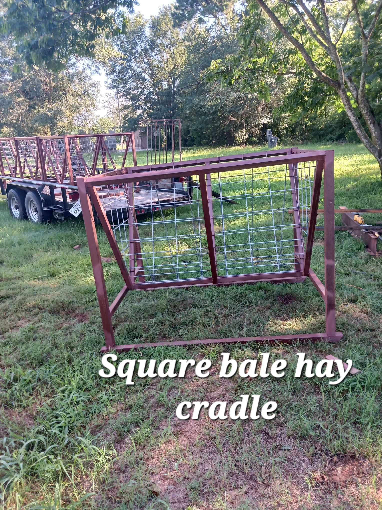 Square bale hay feeder