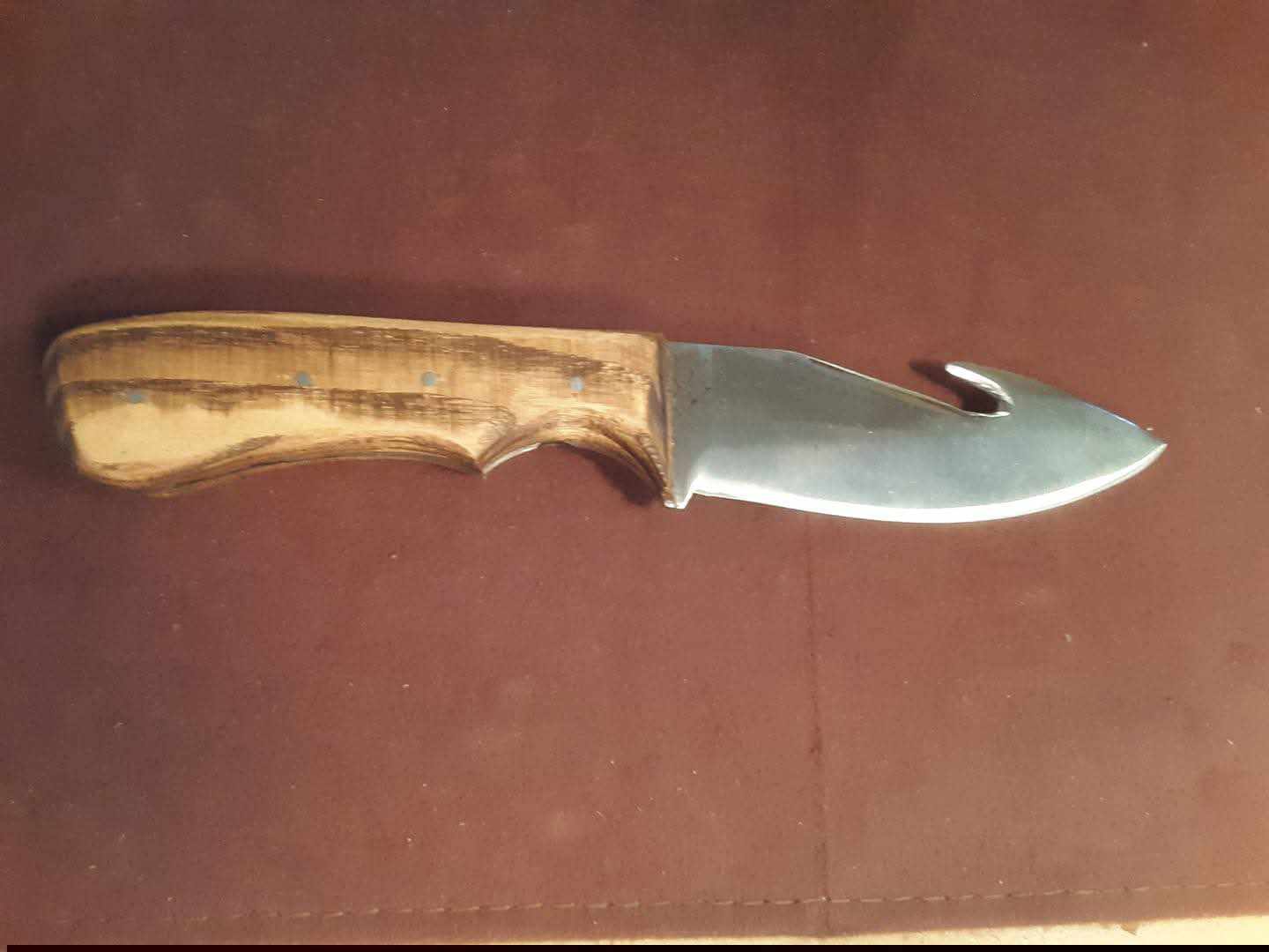 Gut hook skinner knife