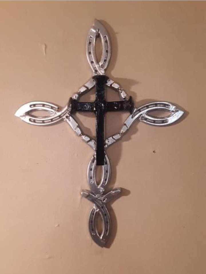 Horseshoe cross